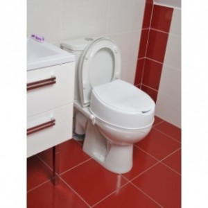Un rehausseur WC facilitera l’assise et le lever d’une personne âgée